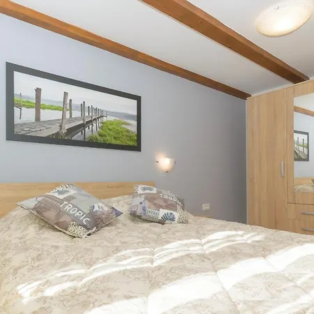 Vikendica Spacious Guran *