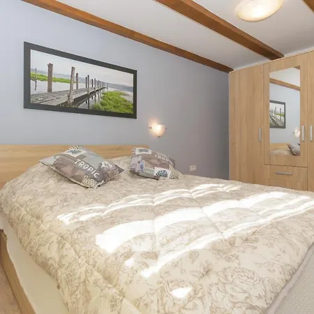 Vikendica Spacious Guran *