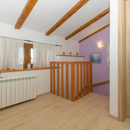 Vikendica Spacious Guran