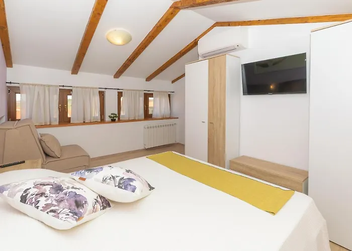 Spacious Guran 펜션 보드냔