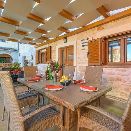 Spacious Guran Holiday home Vodnjan