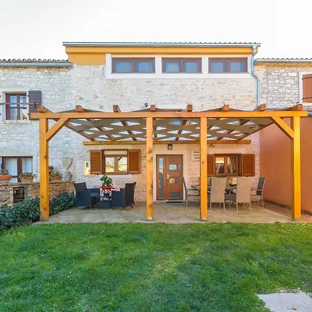 Holiday home Spacious Guran Vodnjan
