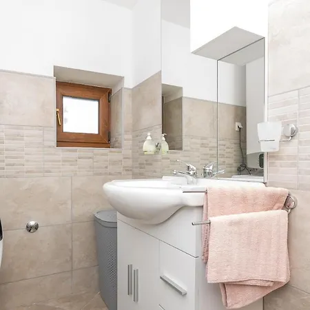 Spacious Guran Holiday home Vodnjan