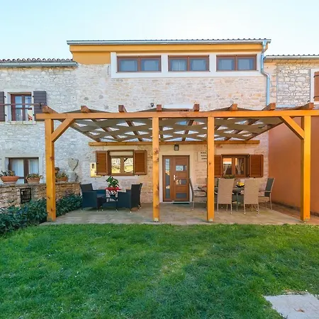 Spacious Guran Holiday home Vodnjan