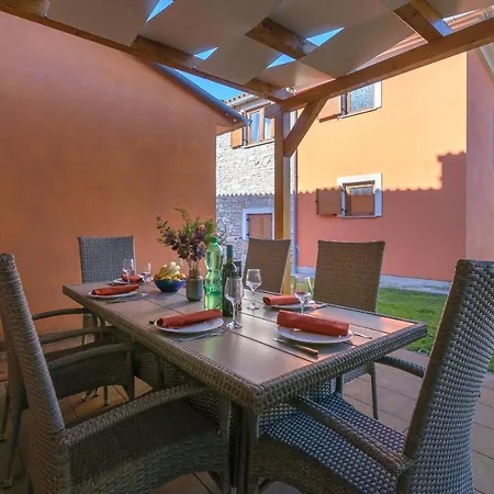 Holiday home Spacious Guran Vodnjan